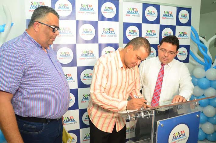 Durante la apertura de la urgencia del centro de salud de Bastidas, el Alcalde Rafael Martínez comprometió al Secretario de Salud del Distrito Larry Laza Barrios y al gerente de la ESE Alejandro próspero Reverend a cumplir a corto plazo.