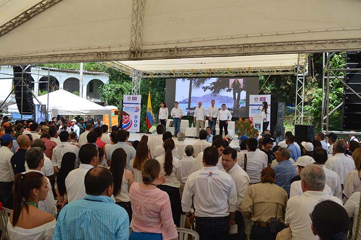 Rosa Cotes Vives, gobernadora del Magdalena; Juan Manuel Santos, presidente de Colombia; Germán Vargas Lleras, vicepresidente de Colombia; Luis Miguel Cotes Habeych, exgobernandor del Magdalena y Rafael Martínez, alcalde de Santa Marta. 