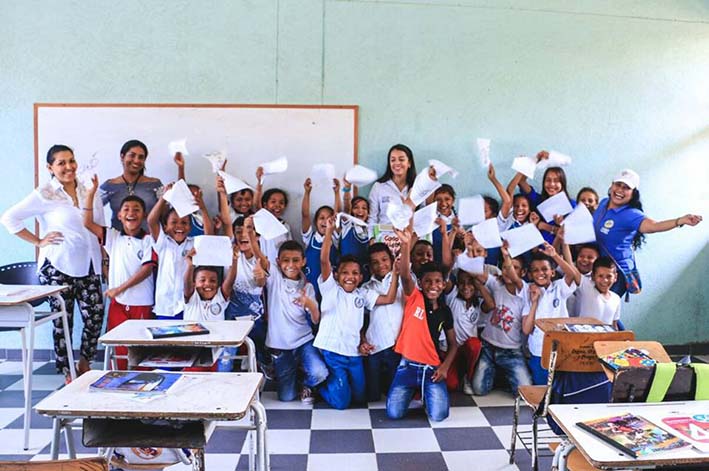 Gestión Social y la ludotecaria Municipal Mery Fernández visitaron las instituciones educativas Manuel J del Castillo y Virginia Gómez, para indagar en los niños cómo les gustaría celebrar el Día de la Niñez.