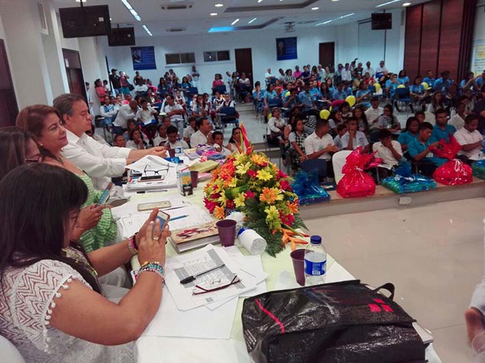 Los docentes participantes en el foro educativo distrital realizado en Santa Marta.