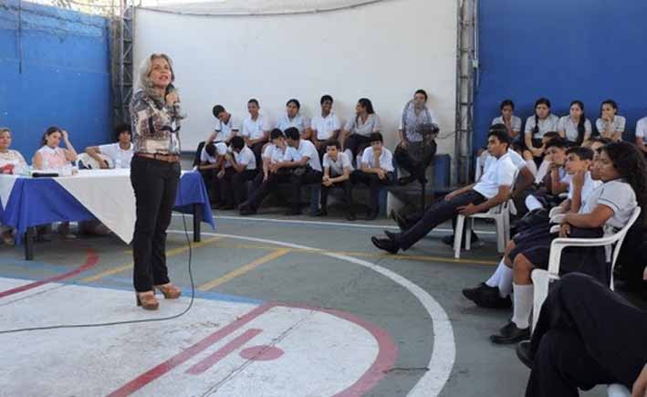 La entidad se vinculó a las actividades desarrolladas en el Colegio Gimnasio Bolivariano de la ciudad.