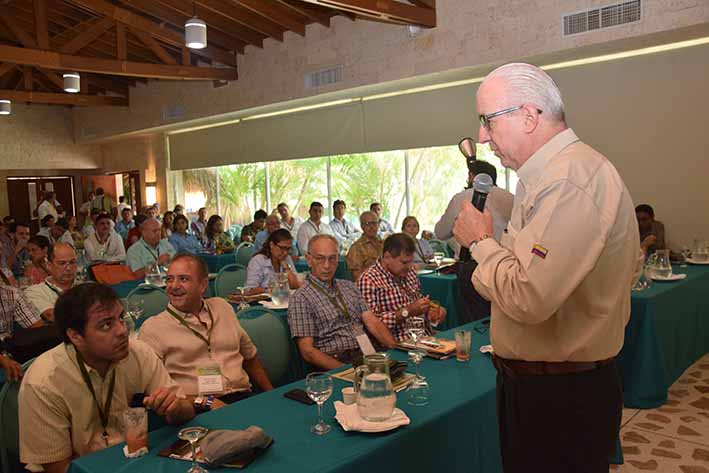 Mesa Dishington, hace un llamado a la agricultura colombiana, aclarando que la producción de palma es una oportunidad para Colombia.
