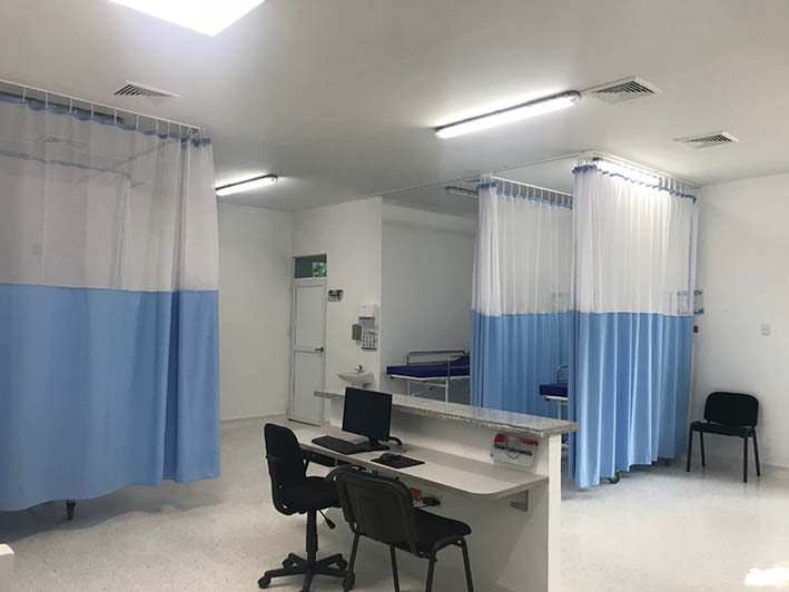 En sus instalaciones se cuenta con modernas salas de urgencias.