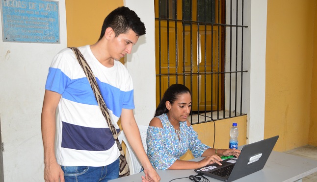 Se espera que los votantes acudan a los sitios de inscripción con regularidad.