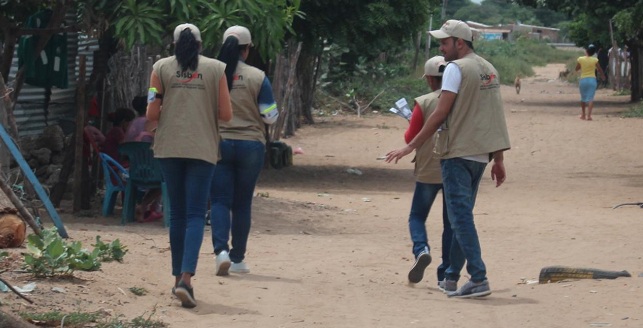La vestimenta de los únicos encuestadores autorizados es una chaleco beige, gorra y carnet de la alcaldía y Sisbén.