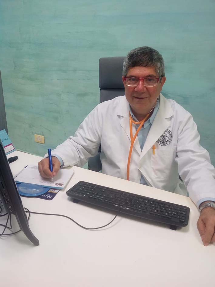 Juan Consuegra Asmar, médico pediatra.
