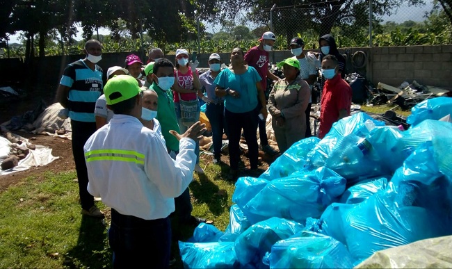 La Cooperativa Multiactiva de Recicladores de La Jagua del Pilar Cooprejap organización que agrupa a cerca de 25 mujeres cabeza de familia.