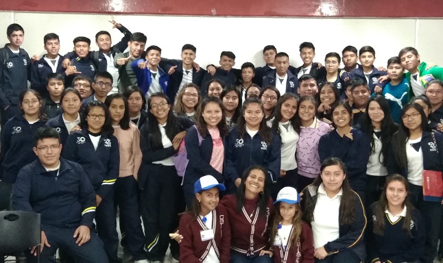 Los estudiantes de la Institución Educativa San José de Pueblo Viejo viajaron a un encuentro de investigación en México, en donde lograron el primer lugar.