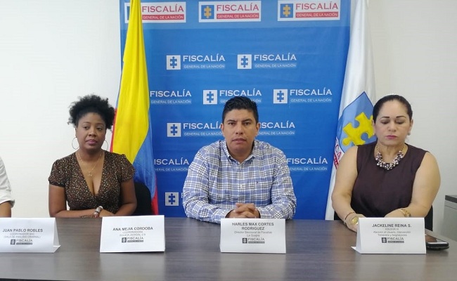 El nuevo director de la Fiscalía Harles Max Votes Rodríguez, junto a Ana Mejía Córdoba y Jackeline Reina. 