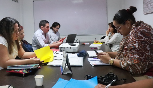Con las mesas de trabajo permitirá mejorar los procesos administrativos para la calidad de la educación impartida en todas las etapas de la vida para jóvenes, niños, adultos, universitarios, y así potenciar el desarrollo de la región. 