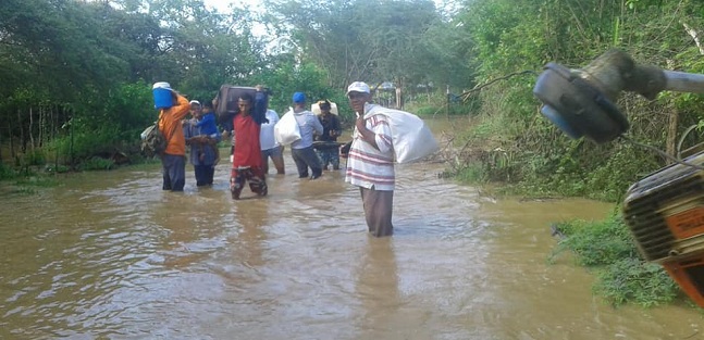 Los campesinos sufrieron los estragos de los fuertes aguaceros caídos en las últimas horas.
