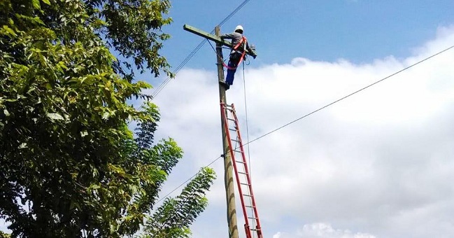 Tres mil metros de cable ecológico instaló Electricaribe en Dibulla.