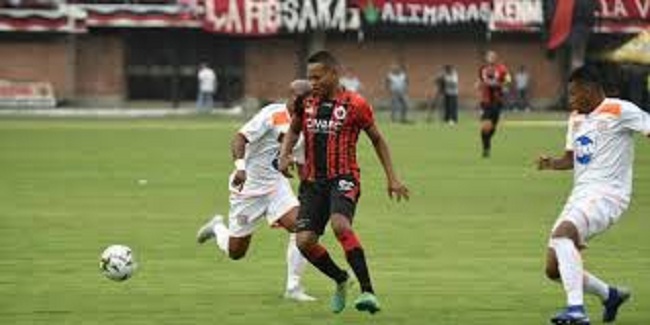 Anderson Daniel Plata Guillén abrió el marcador de la goleada del Deportes Tolima al Junior en Barranquilla.