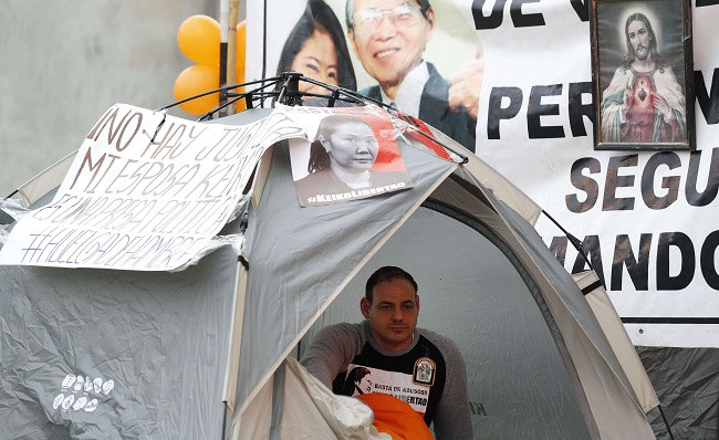 Mark Vito, esposo de la lideresa opositora Keiko Fujimori, cumple  una huelga de hambre.
