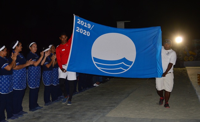 La Bandera Azul es concedida por un jurado internacional, presidido por la FEE. Participan las Agencias de Naciones Unidas para el Medio Ambiente y el Turismo.