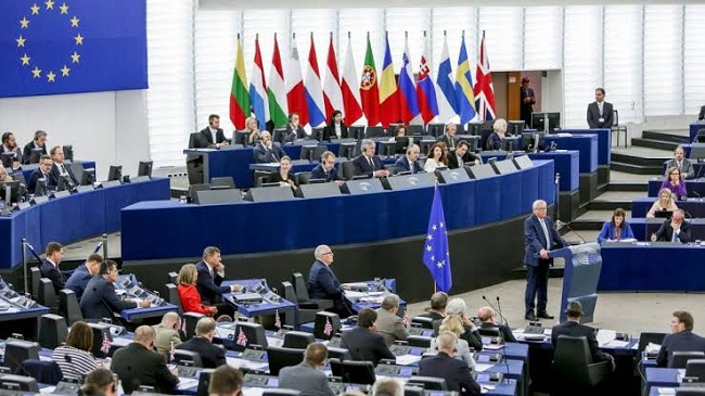 La Eurocámara con 471 votos a favor, 101 en contra y 103 abstenciones, el Parlamento Europeo "reconoce y apoya a Juan Guaidó.