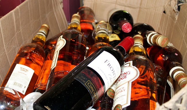 Las bebidas alcohólicas adulteradas son más comunes de lo que se piensa y representa un peligro para la salud.