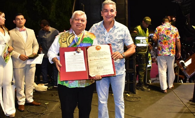 Luis Alberto Tete Samper, recibió la Orden a la Democracia ‘Simón Bolívar’ en el grado Comendador, al Festival Nacional del Caimán Cienaguero.