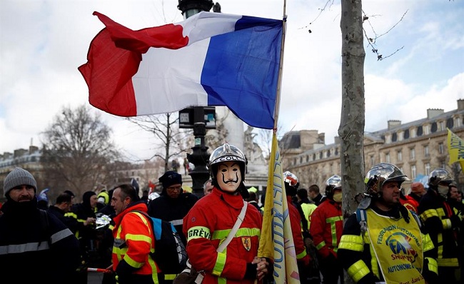 En octubre ya hubo otra marcha en París en la que participaron miles de bomberos, como este martes llegados de toda Francia, y con las mismas reivindicaciones.