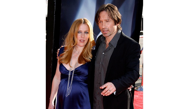 Gillian Anderson (i) y David Duchovny (d) los protagonistas de la serie de culto: “The X Files”. EFE/Paul Buck
