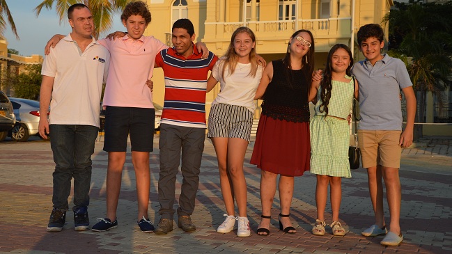 Andrés Mauricio Natera, Nicolás Vives, Andrés Salcedo, Valeria Pulgarín, Ana Mercedes Contreras, Alejandra Rincón Portillo y Carlos José Vives, jóvenes samarios que participan en la producción Ángel de mi vida.
