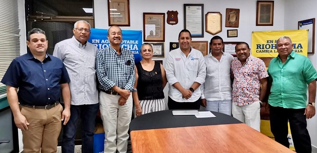 José Ramiro Bermúdez Cotes, aparece junto a los exmandatarios Juan Carlos Suaza Móvil, Jaider Curiel Choles, Jairo Aguilar Ocando, Eira Gómez Vangrieken, Milder Choles López, Rafael Ceballos Sierra y Wilder Ríos Rojas.  