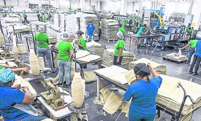 El comportamiento de la actividad industrial en enero superó el 3,2 % de diciembre y el alza de 1,5% en todo el 2019, informó el Departamento Nacional de Estadística en un comunicado.
