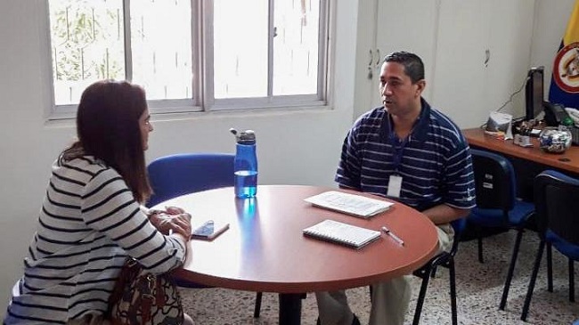 Instantes cuando la directora general del Igac, Olga Lucía López Morales, dialogaba con el dirección Territorial en La Guajira, Stivinson Rojas Atencio.