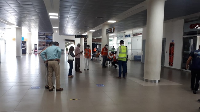 El director de la Aeronáutica Civil, Juan Carlos Salazar, visitó el Aeropuerto Internacional Simón Bolívar de Santa Marta  y dio luz verde para el reinicio de las operaciones en cuanto al vuelo piloto
