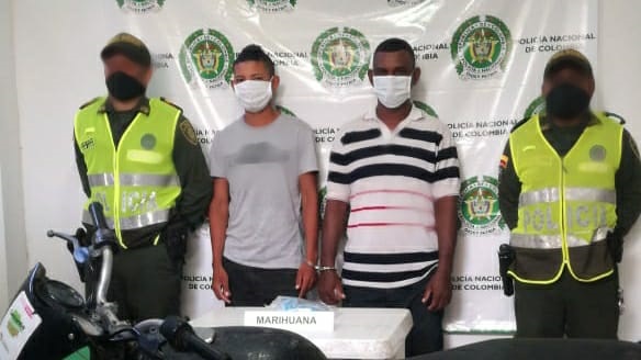 Gregorio Enrique De La Hoz De La Hoz y Javier Enrique Anaya Cantillo, detenidos por personal policial portando drogas alucinógenas.