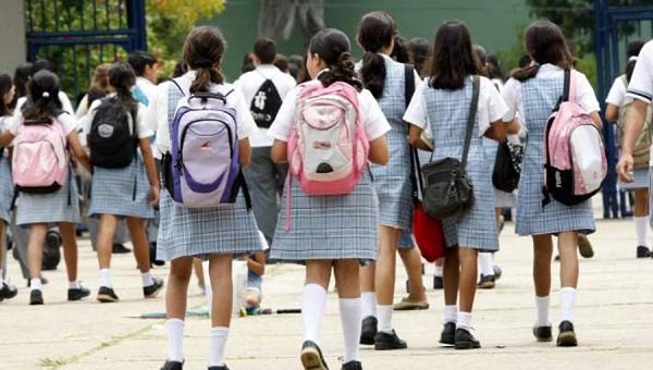 En el Distrito de Santa Marta mal contados existen entre 90 y 100 mil estudiantes perte- necientes a colegios públicos y privados.