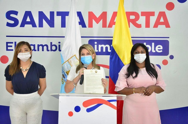 La Alcaldesa de Santa Marta en compañía de la Secretaria de Seguridad y Convivencia Ciudadana, Sandra Vallejos y la Secretaria de la Mujer, Yunia Palacios. 