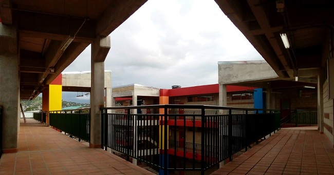 Infraestructura de la IED Técnico Industrial Sede 2 Escuela Cundi de Santa Marta, terminada en 2019, uno de los colegios terminados y entregados en el Magdalena. 