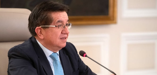 Fernando Ruiz Gómez, ministro de Salud.