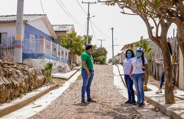 El personero municipal de Concordia, Cristian Lozano, junto a los representantes de la empresa Air-e hicieron un recorrido por toda la localidad.