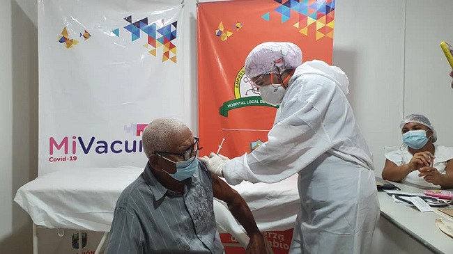 328 adultos mayores de 80 años recibirán la primera dosis de la vacuna en Concordia. 