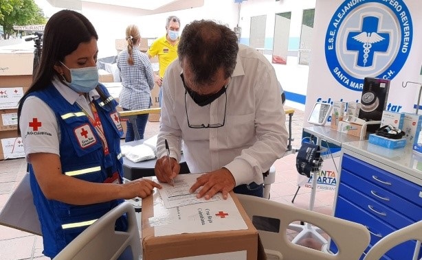 El donativo de USAID fue entregado en presencia de varias autoridades sanitarias de la ESE Alejandro Prospero Reveren; así como de la Federación Internacional de la Cruz Roja y la Media Luna Roja y la Cruz Roja Colombiana. 