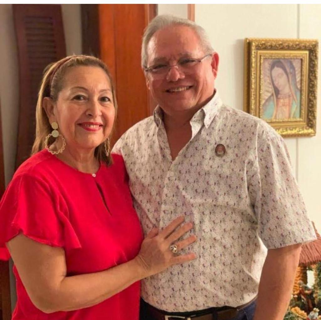 Luz Karime Ramírez de Campo con su esposo Osvaldo Campo González.