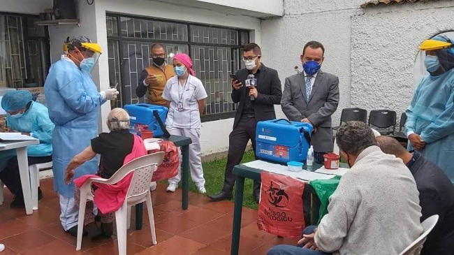 Las personas en este rango de edad podrán acercarse a los diferentes puntos de vacunación del país para recibir su dosis de refuerzo.