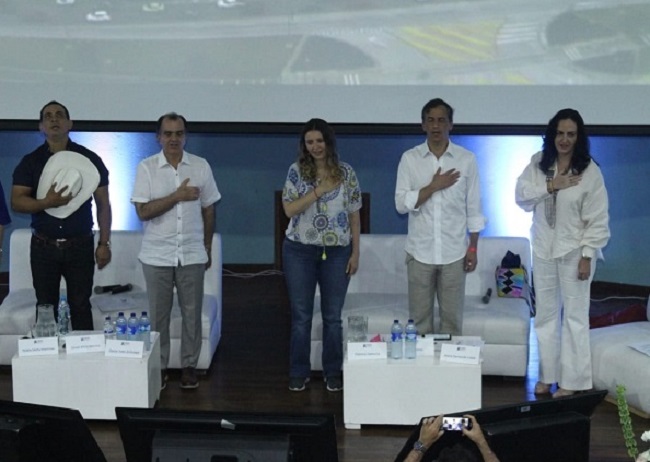 Foto de los precandidatos presidenciales del Centro Democrático en un foro en Santa Marta. Foto: EL INFORMADOR.