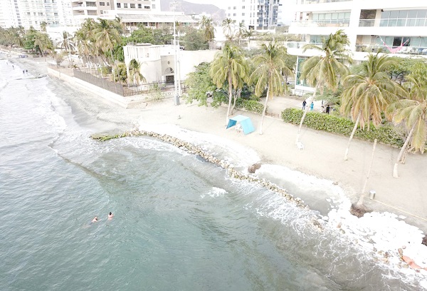 La erosión de Playa Salguero ha afectado la biodiversidad del sector y pone en peligro las edificaciones de los alrededores.