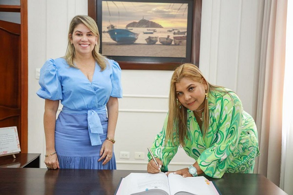 Alcaldesa Virna Johnson fue testigo de la posesión de Karina Isabel Chávez De La Hoz, hoy alta consejera para la Sierra Nevada de Santa Marta.
