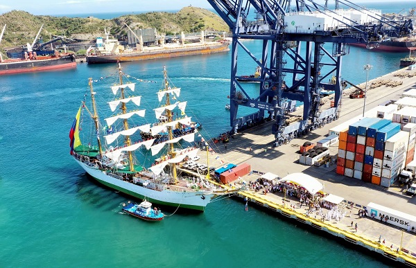 La alta afluencia de ciudadanos para conocer al Gloria impactó positivamente el sector comercial de Santa Marta.