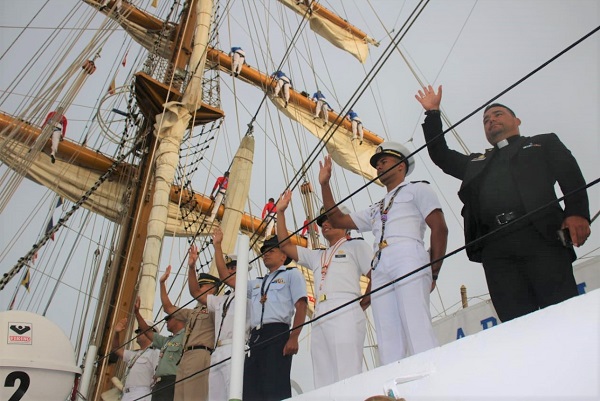 La tripulación del buque y los 72 alumnos de la Escuela Naval de Cadetes ‘Almirante Padilla’ le dieron un hasta luego a Santa Marta.
