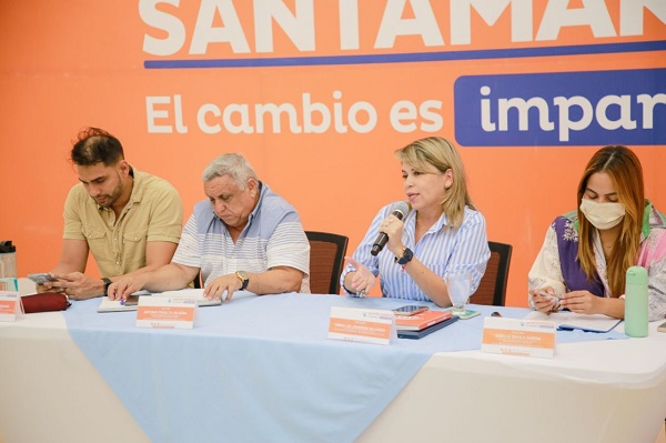 La alcaldesa Virna Johnson y las secretarías de Salud, Educación y Promoción Social estuvieron al frente de la reunión con las madres y padres cuidadores de personas autistas.