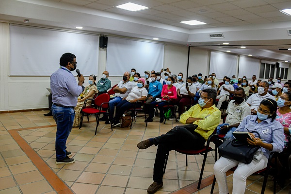 Expertos preparan a campesinos de 11 municipios del Magdalena para exhibir sus productos hortofrutícolas y derivados.