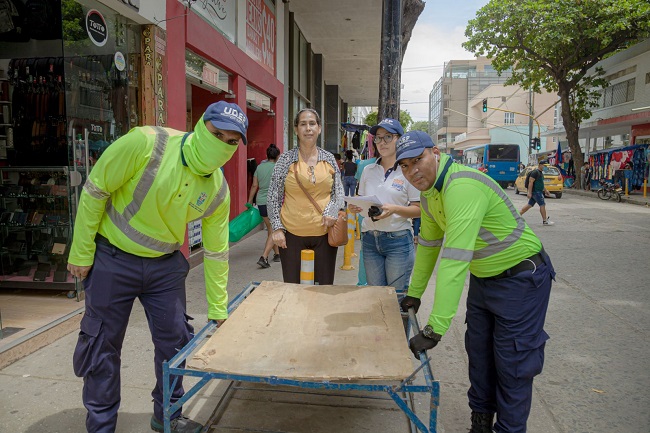 Con esta última jornada de restitución, el proyecto avanza con 612 metros cuadrados de espacio público liberado de la Avenida Campo Serrano.