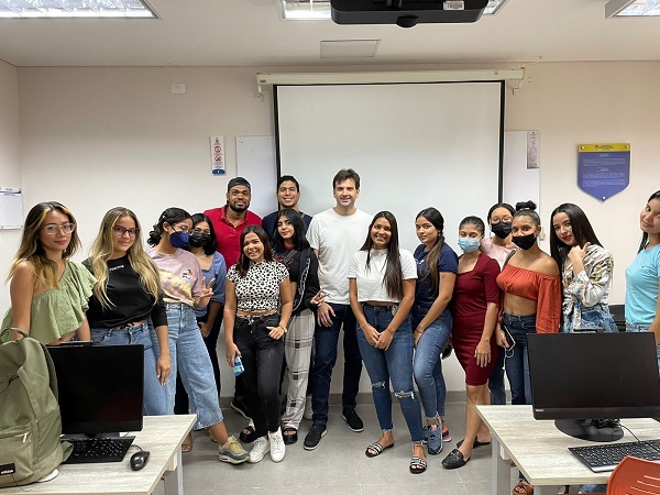 La actividad se desarrolló en el marco de la alianza de la Institución con la Universidad San Martin de Porres, en Perú.