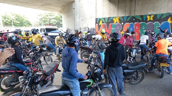 El gremio de motociclistas tuvo como punto de encuentro el puente de La Lucha para iniciar la segunda jornada de protesta.