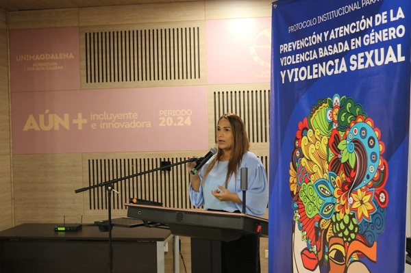 La abogada magíster Melina Quintero Santos presentó la conferencia ‘Ambientes educativos desde una cultura libre de estereotipos de género’.